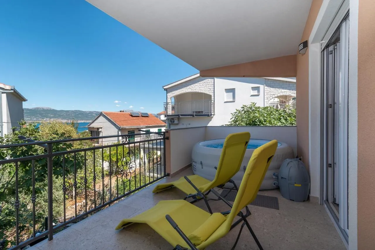 Apartment Gagula With Jacuzzi location